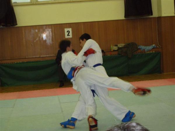 karate 092 (Medium).jpg (27036 bytes)